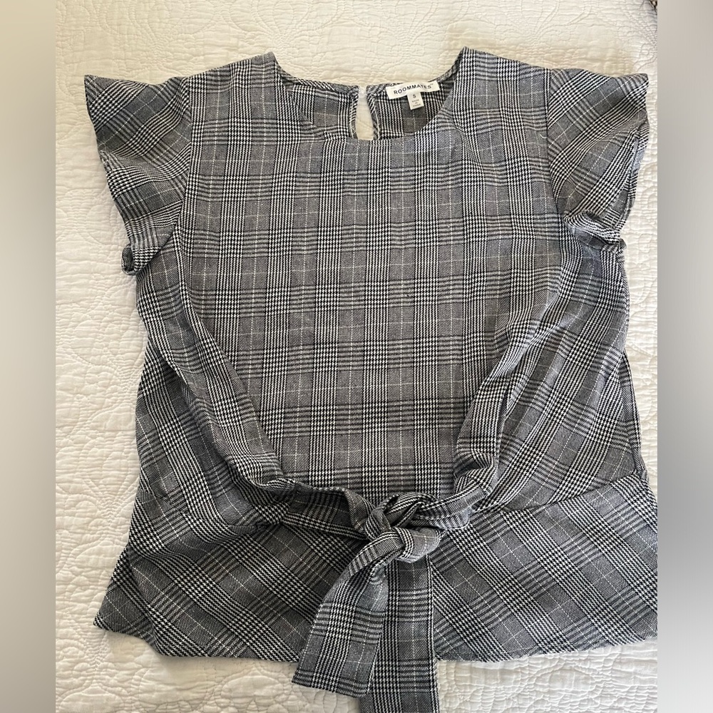Black and white top, bow in front , new without tags